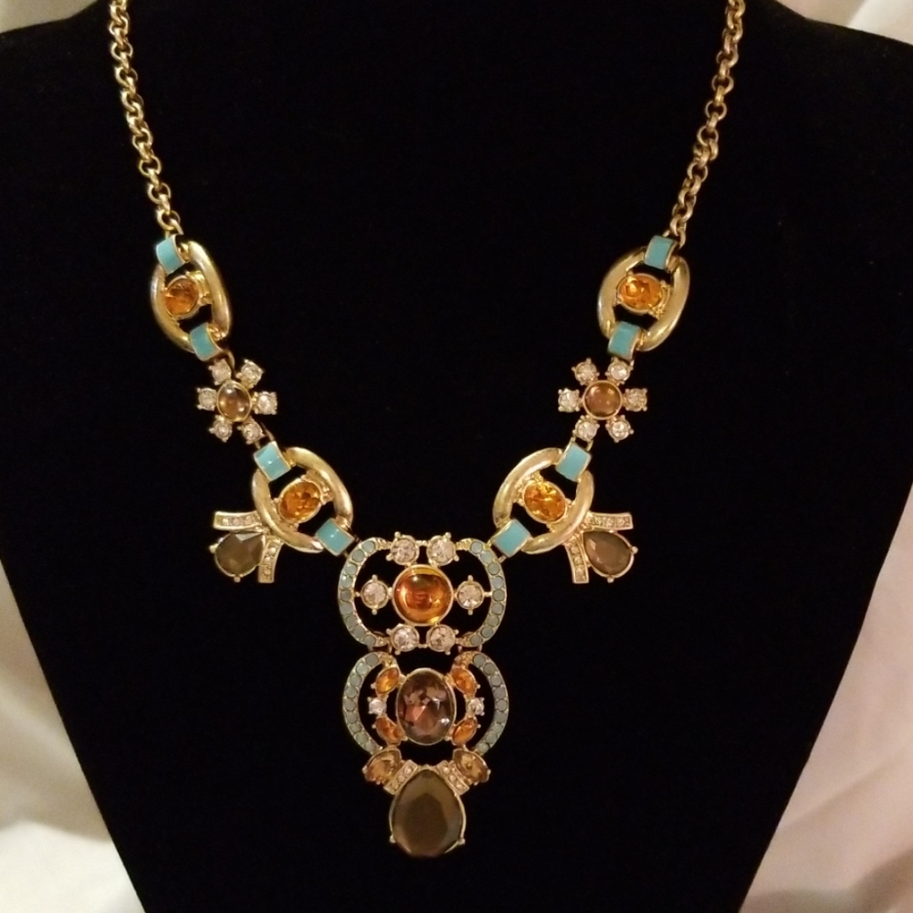 New...Avon...necklace and bracelet